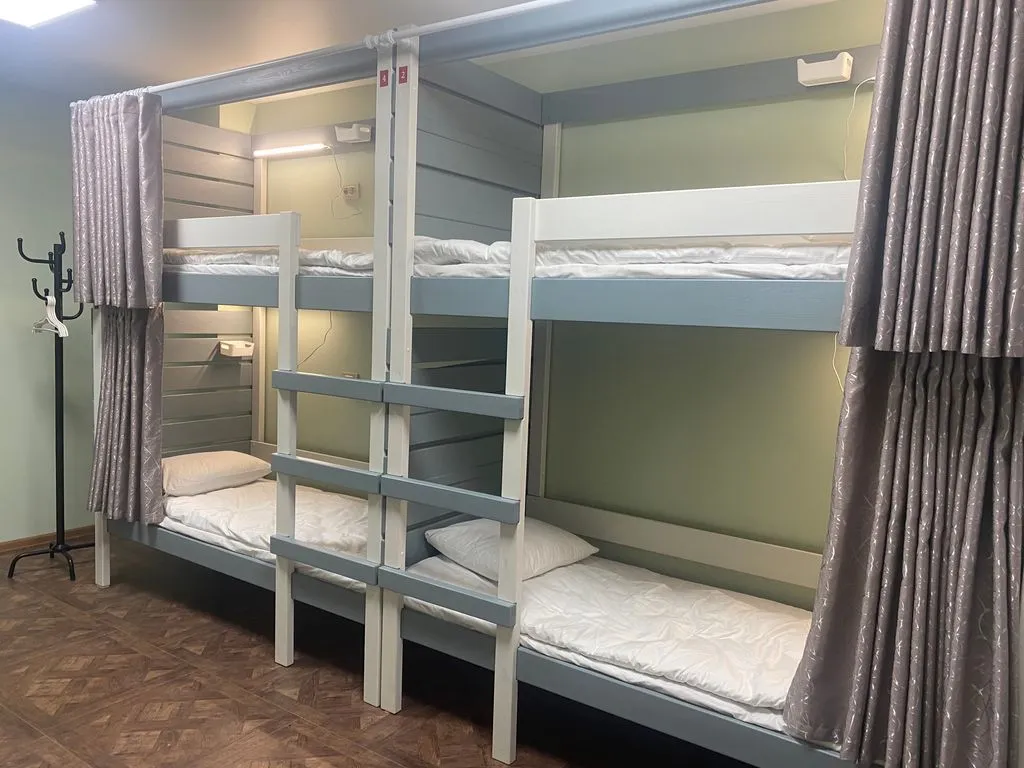 Многоместный смешанный номер кровать в номере с 4 кроватями
