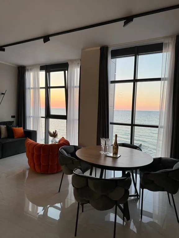 More Lounge