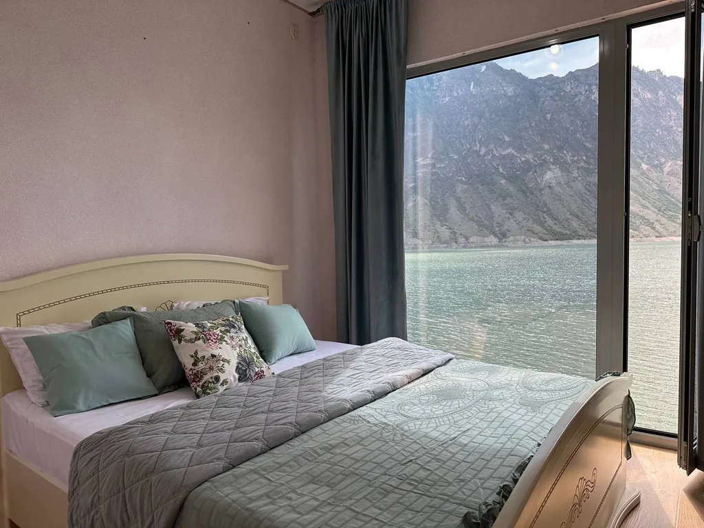 Роскошный люкс с видом на озеро и горы