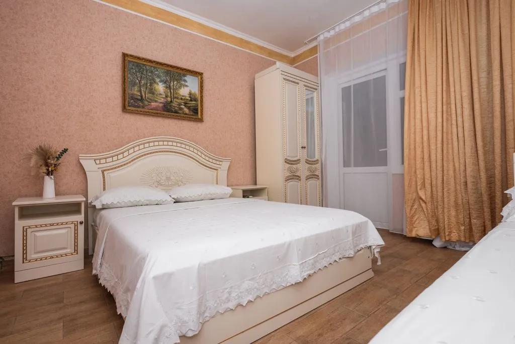 Трёхместный номер 22 м² с бассейном