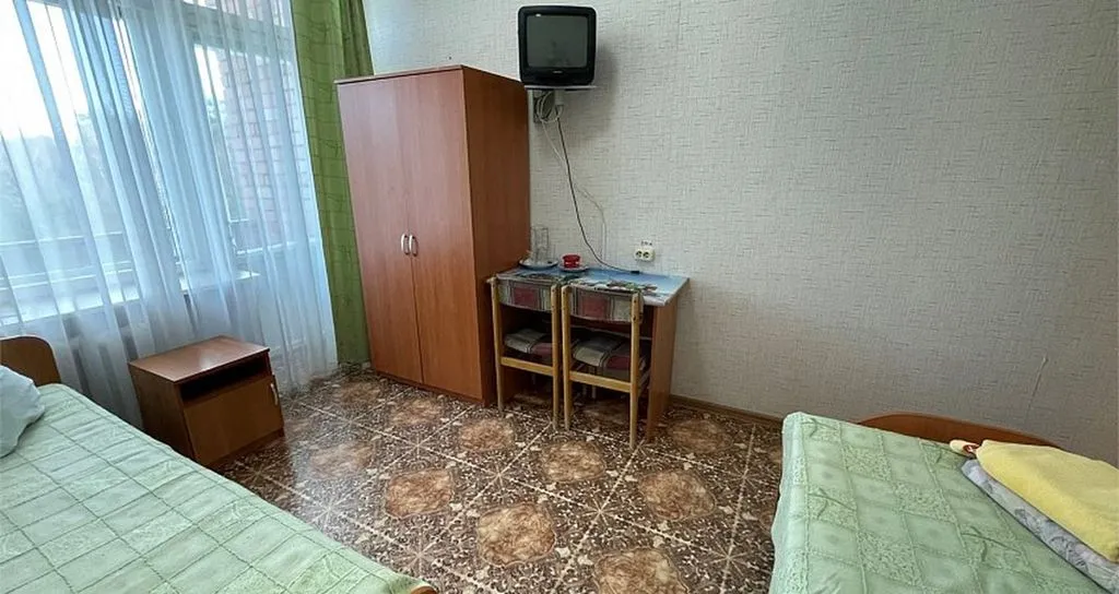 Двухместный номер с 2 отдельными кроватями однокомнатный 1 категории - эконом класса - (этажи 2,5,701-720) — Кленов… — фото 5