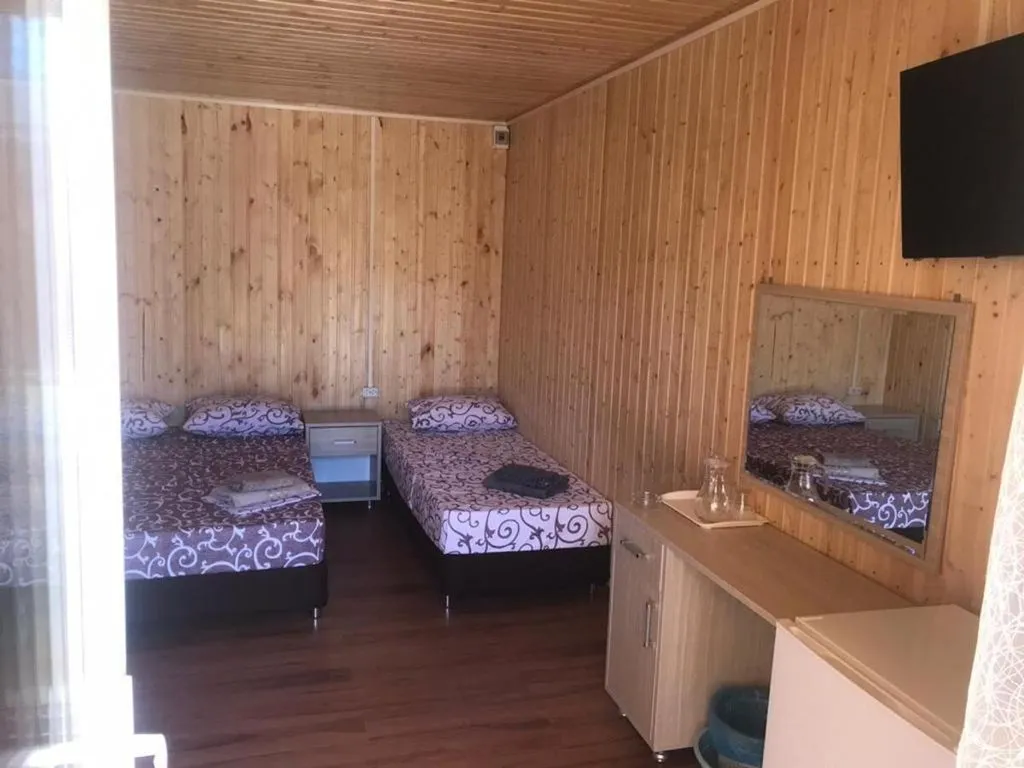 Трёхместный номер однокомнатный домик