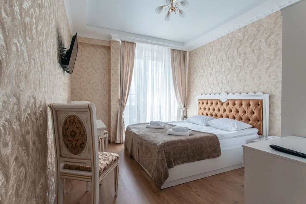Араз Палас