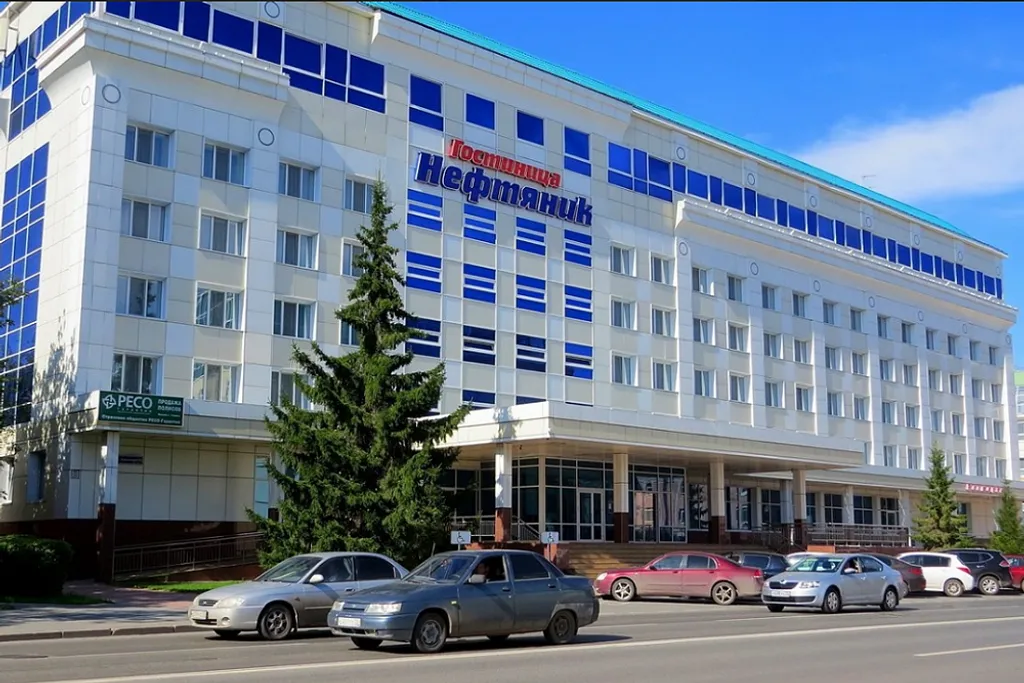 Нефтяник