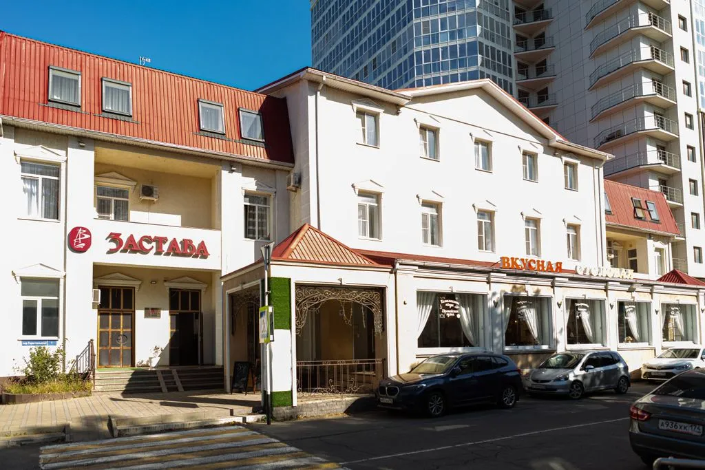 Застава — фасад и вход