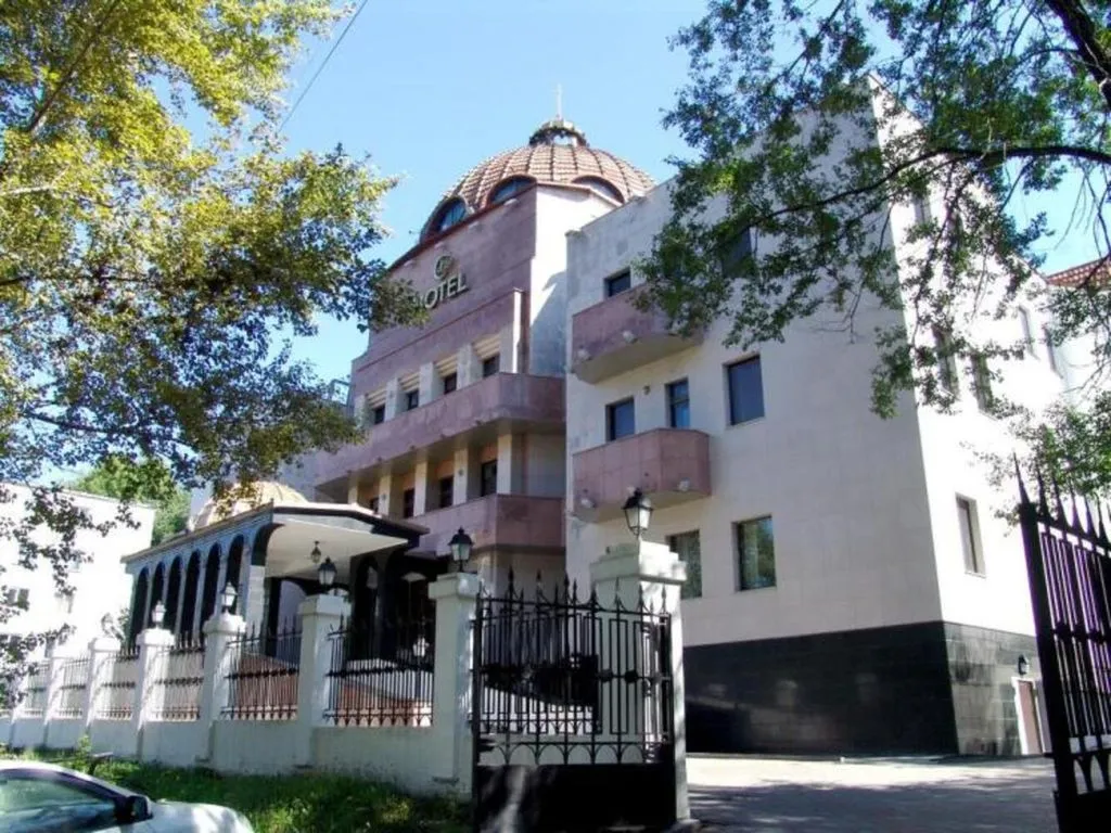 Али