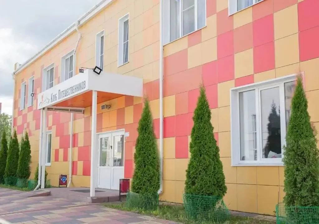 Клуб путешественников — фасад и вход