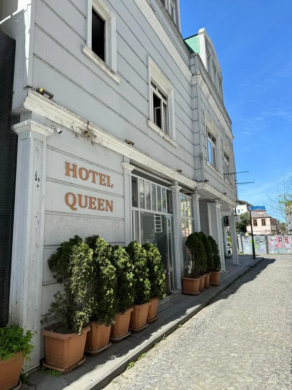 Hotel Queen