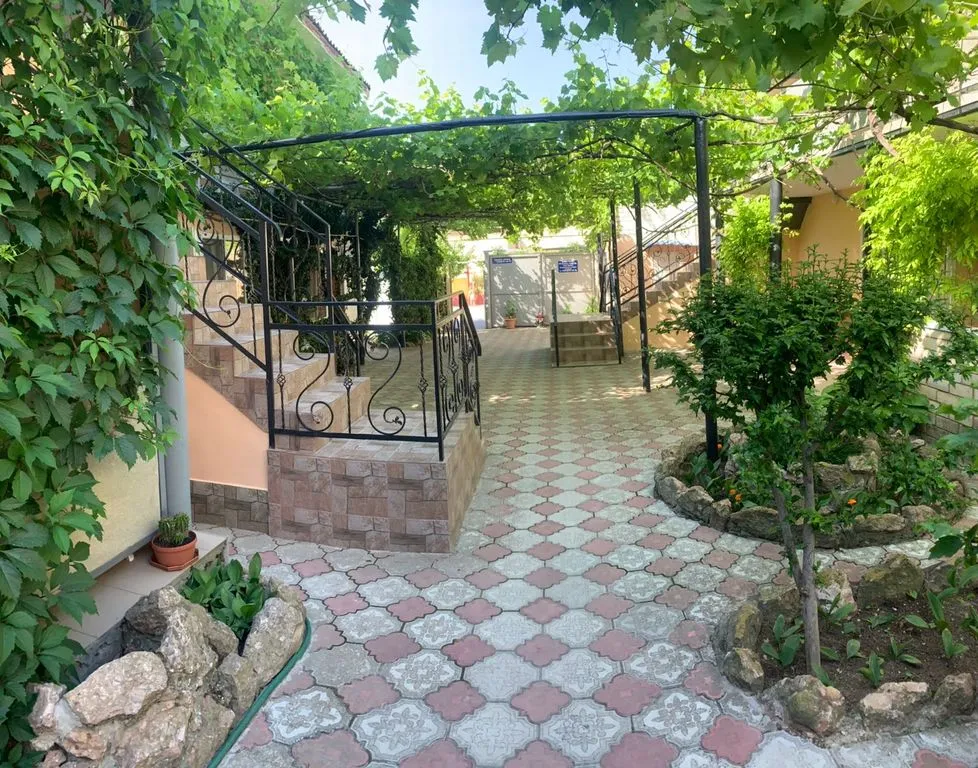 Черноморский дворик