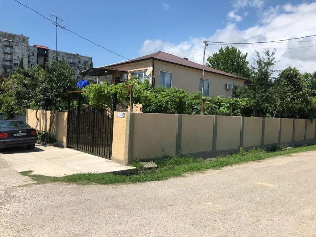 На улице Гулия
