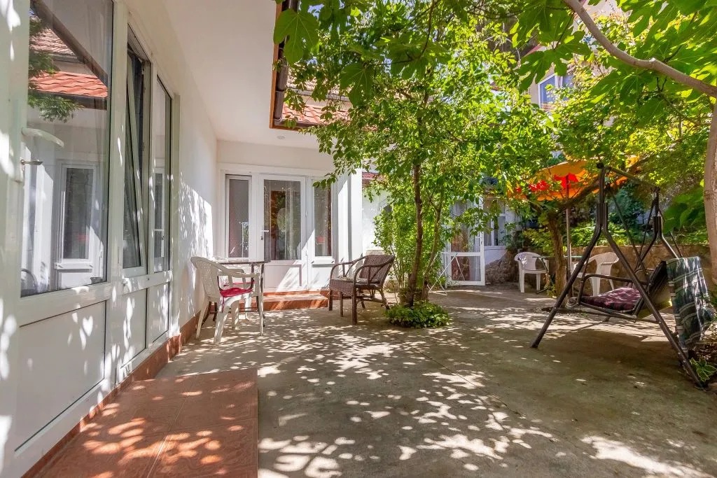 Южный дворик