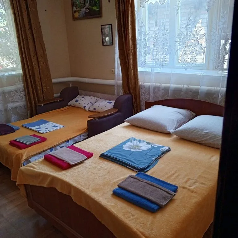 У парка Лога