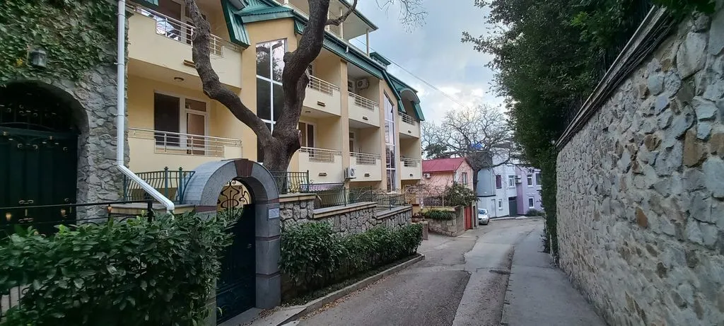 Уютный дворик