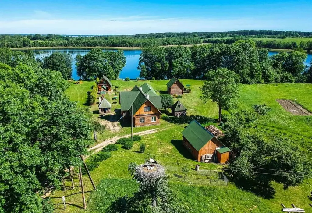 Хуторок у озера