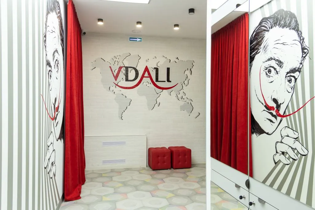 VDali Poshtel