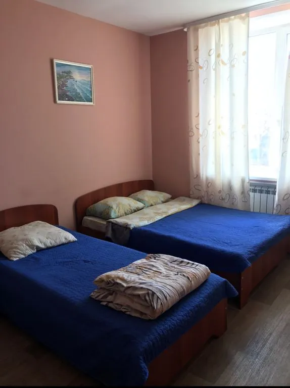 Город и Море — фасад и вход