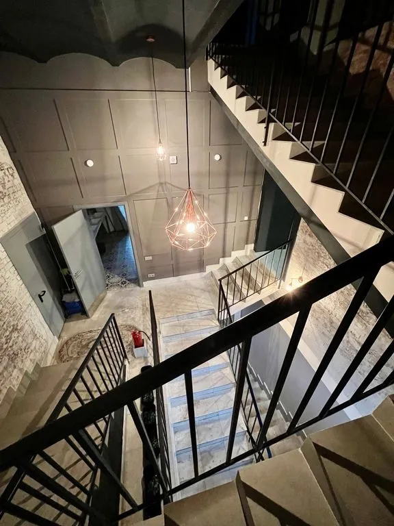 Крыша — фасад и вход