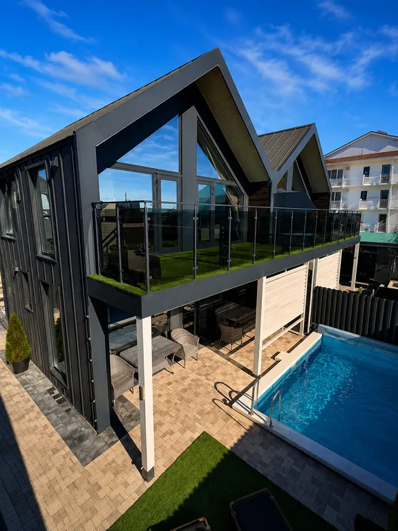 База отдыха «Grey Villas — приватные коттедж-виллы у моря с бассейном и баней», Лермонтово — фото 12