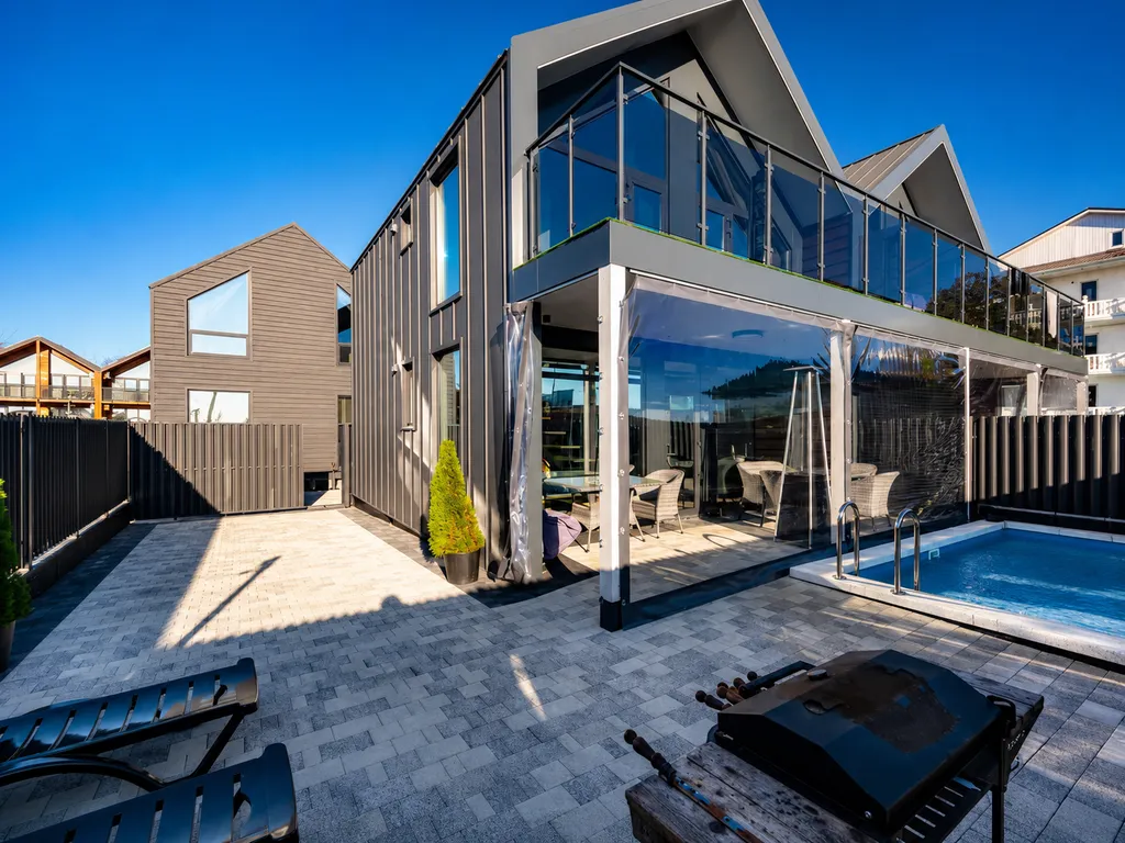 База отдыха «Grey Villas — приватные коттедж-виллы у моря с бассейном и баней», Лермонтово — фото 13
