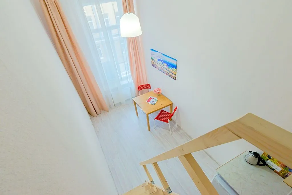 У метро Чернышевская