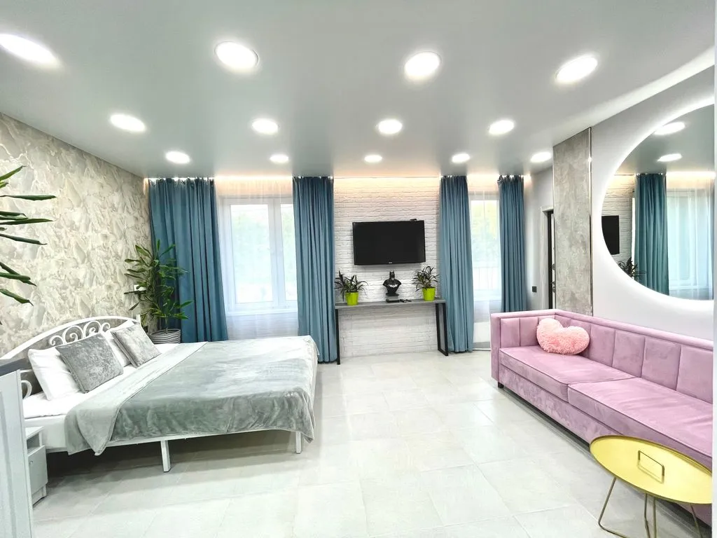 Gaudi на пр. Луначарского