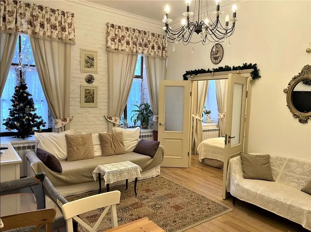 У Зимнего дворца