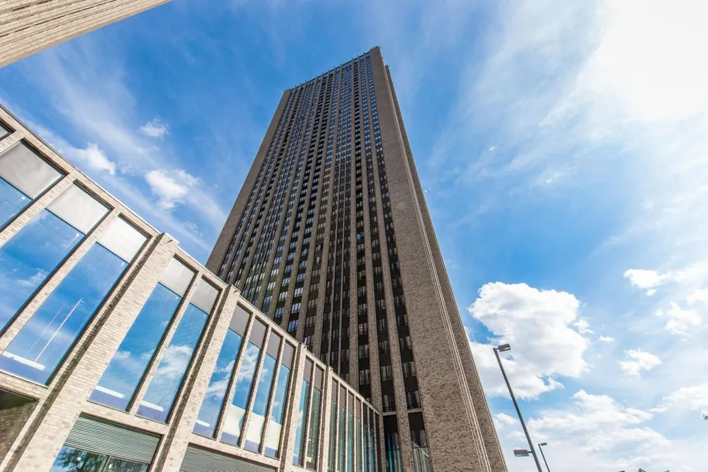 SoulRus King Size Апартаменты в небоскребе