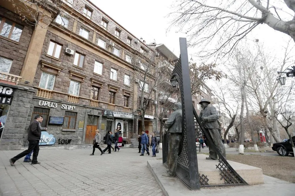 На Абовяна