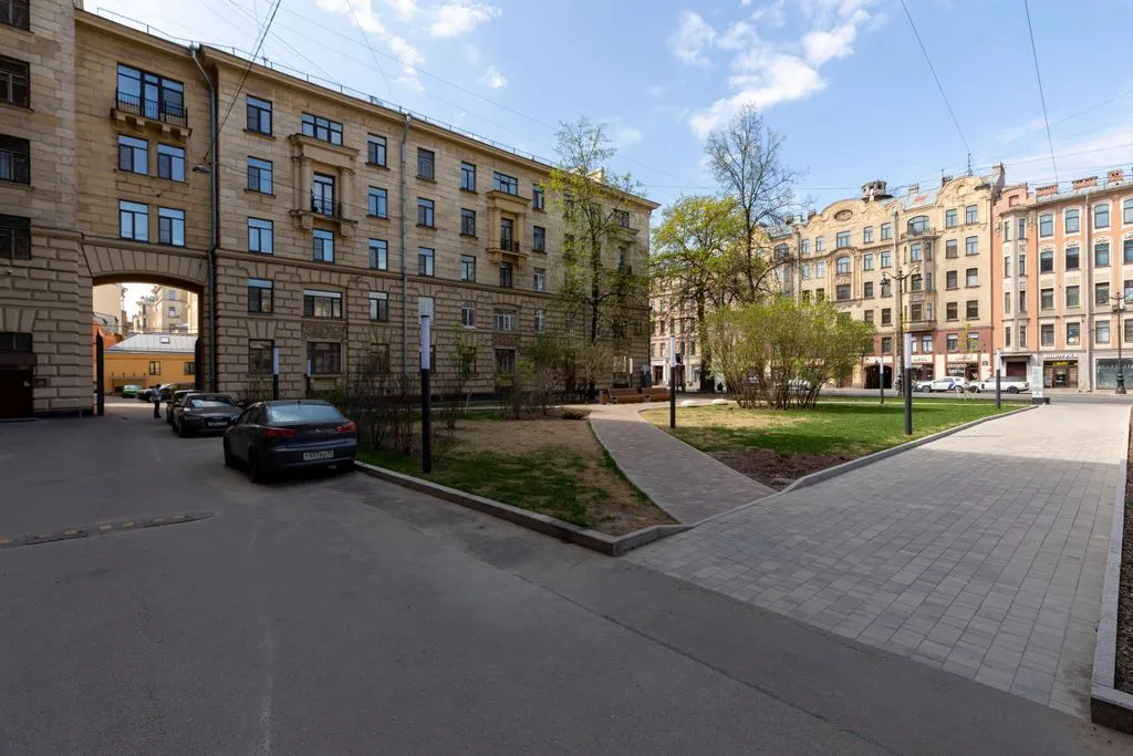 На Суворовском проспекте