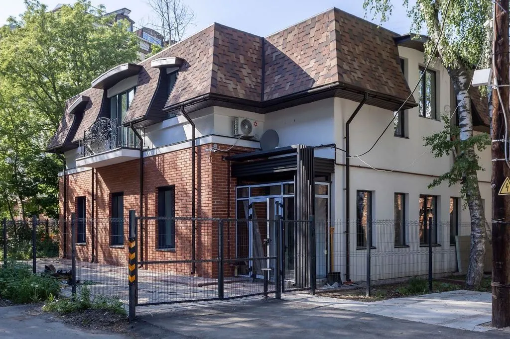 Attashe Нижний