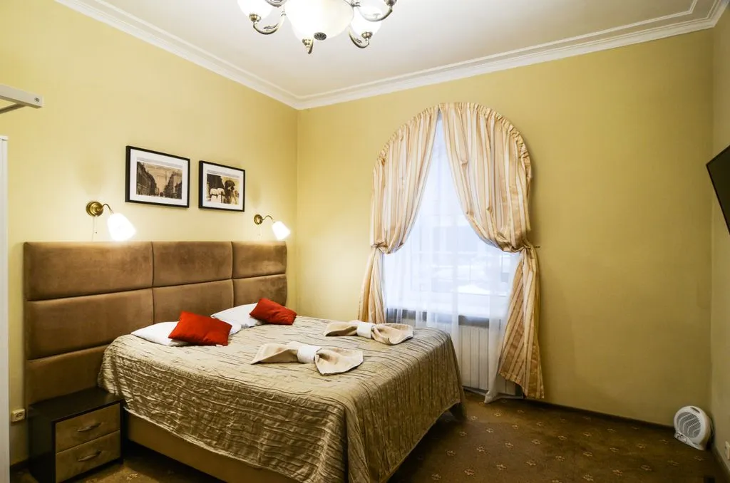 Толстой Сквер