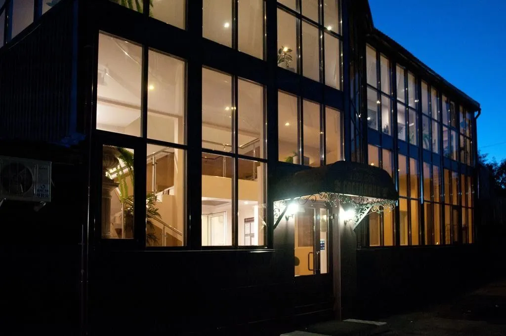 У двух львов