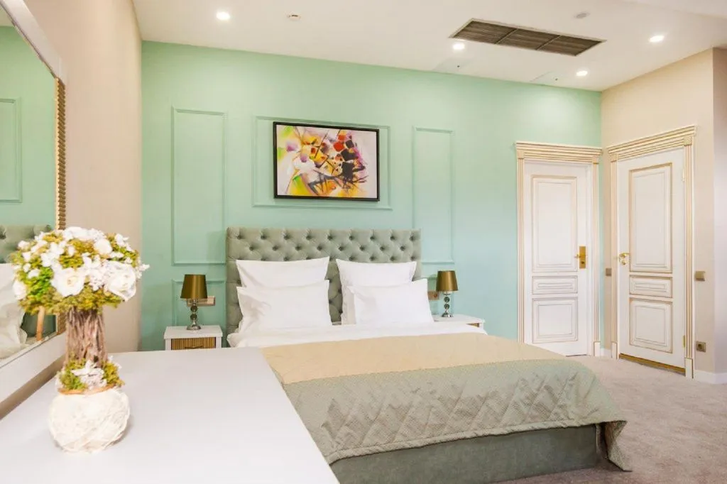 Столешников