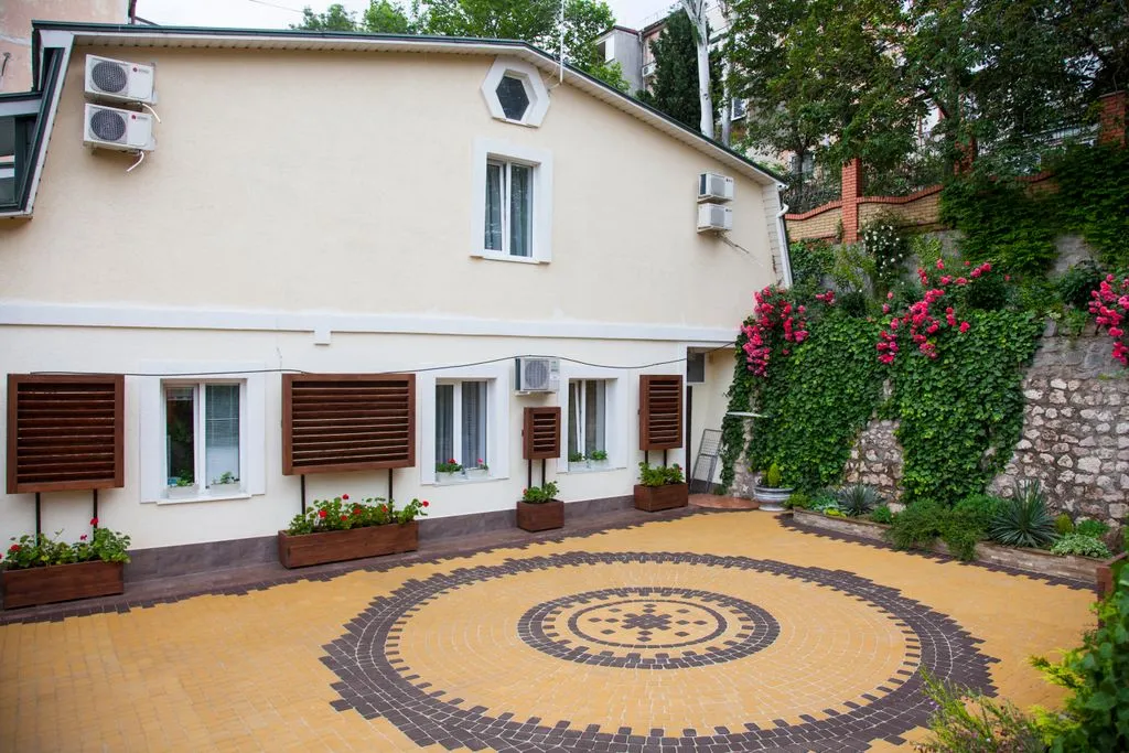 Цветочный дворик