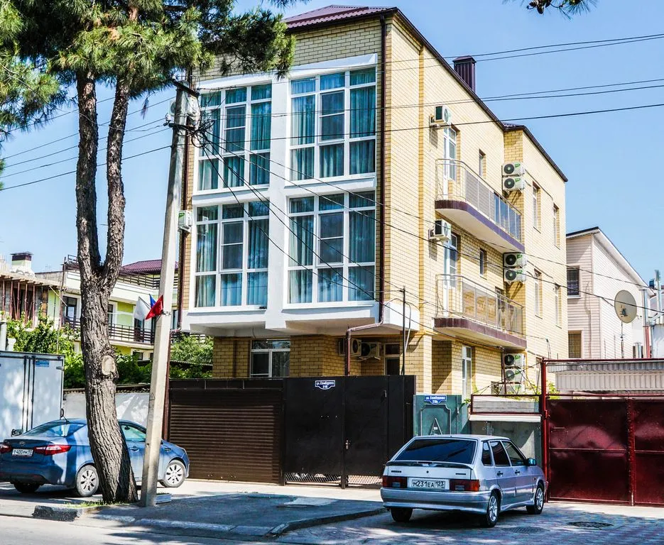 Калачёвых — фасад и вход