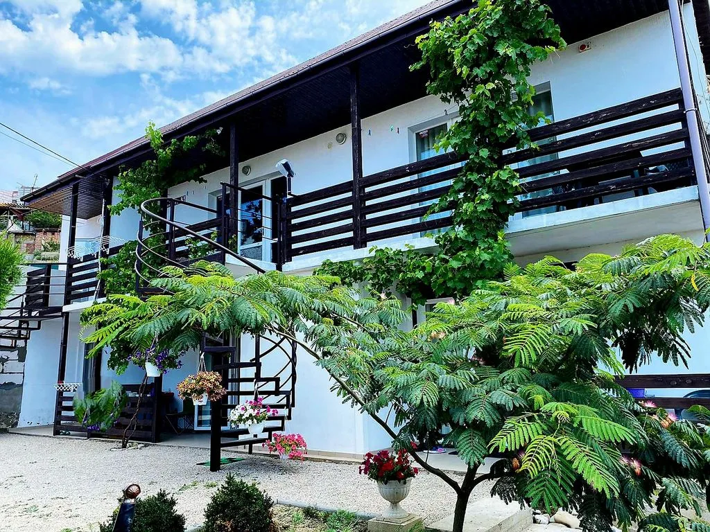 Тихий дворик