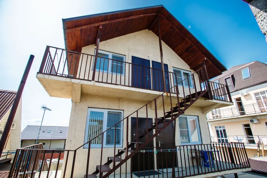 Хуторская 69