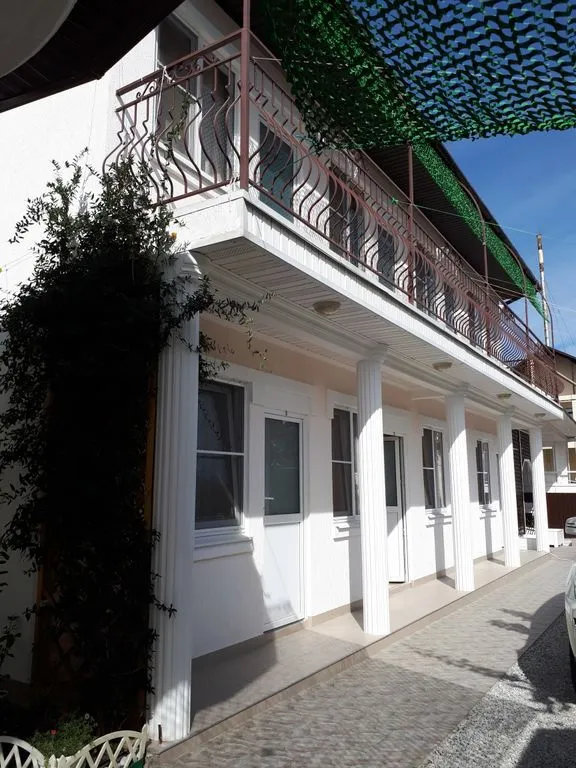 Южный дворик на Партизанской