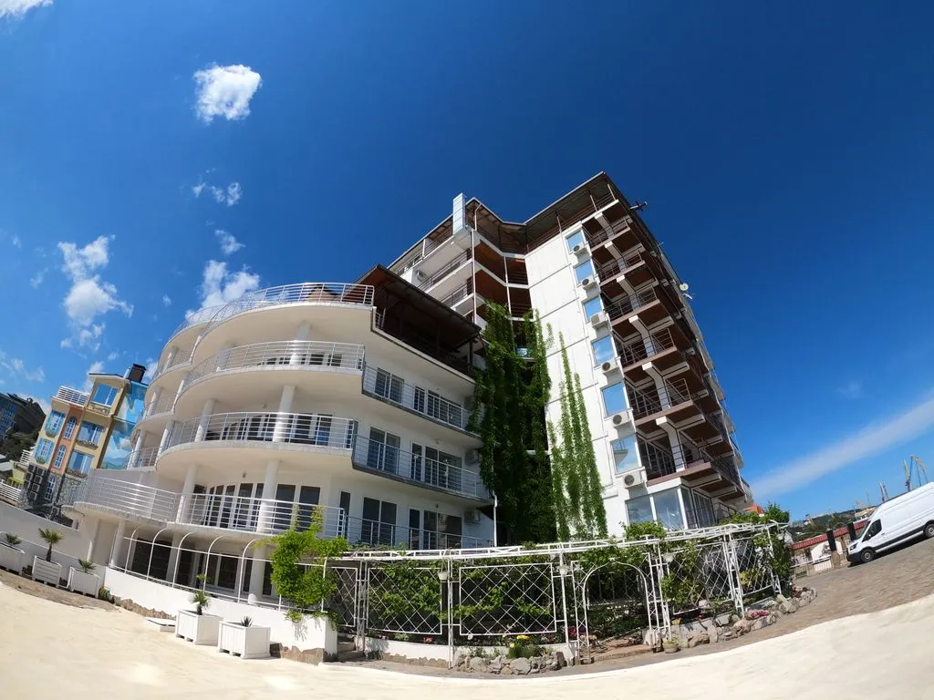 Яхт Клуб Ялта