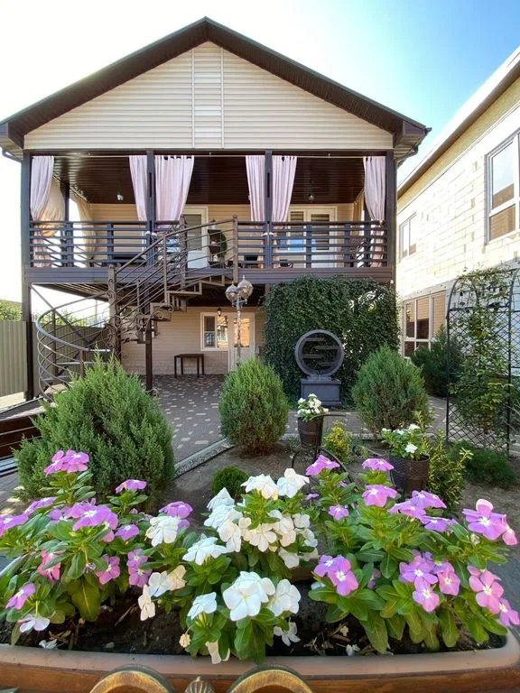 Семейный дворик