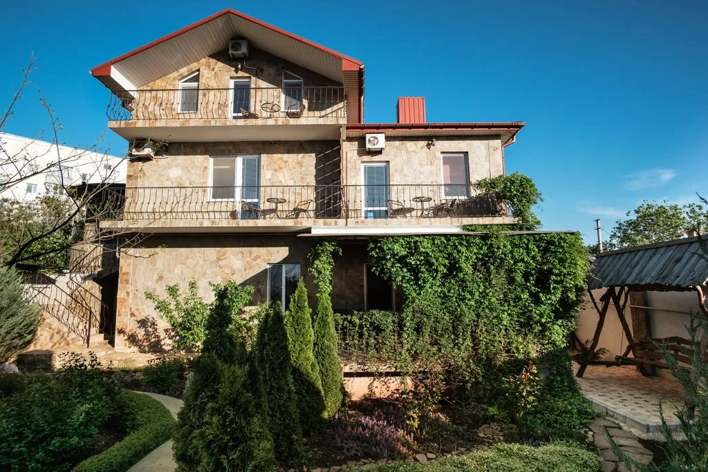 У Старого Абрикоса