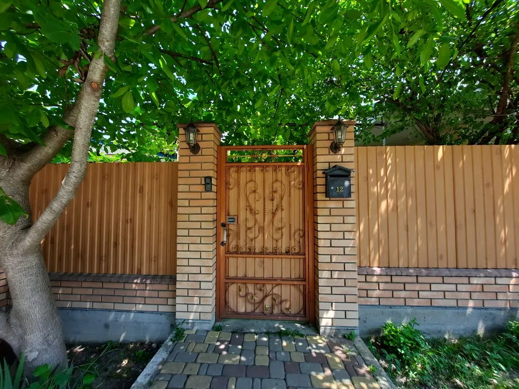 Тенистый Дворик