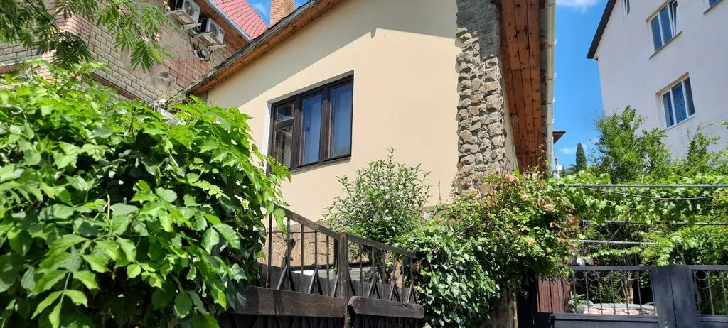 Усадьба в Массандровском парке