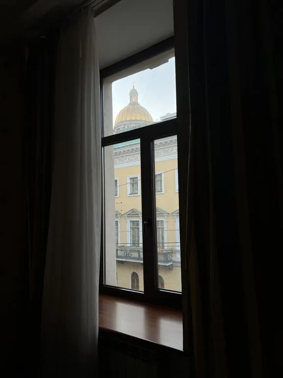 У Исаакиевского собора