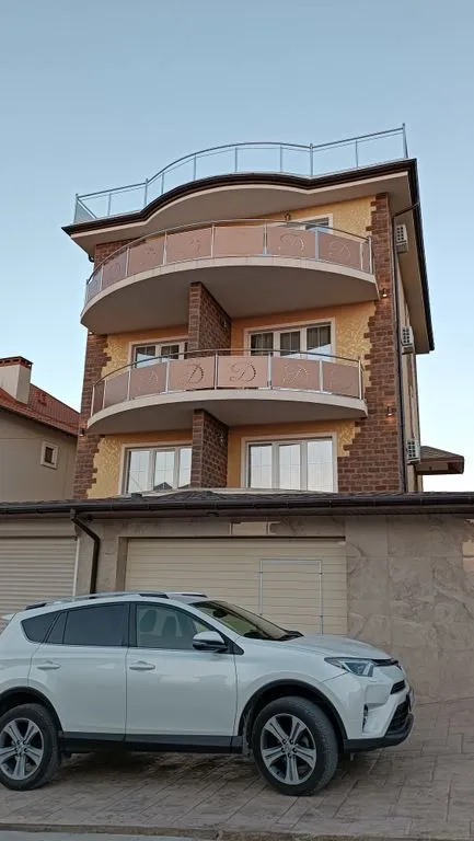 На Любимова