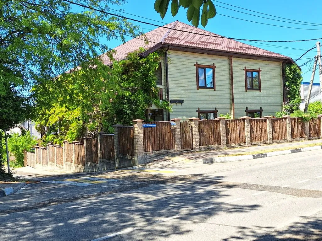 Мама Джан — фасад и вход