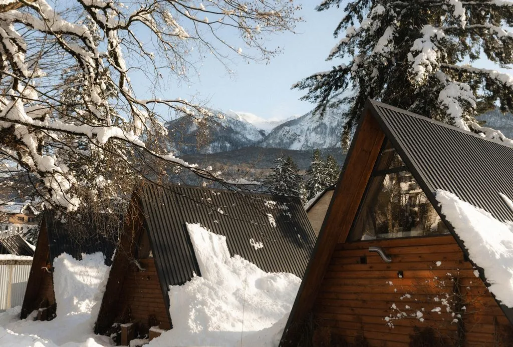 Экосказка с видом на горы в сердце Красной поляны