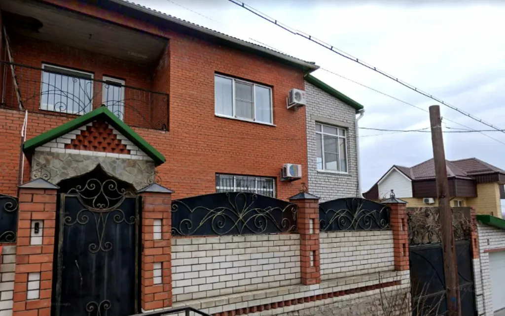 Добрый визит — фасад и вход
