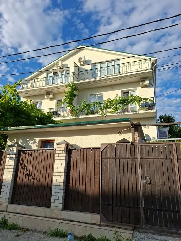 На Лавровой