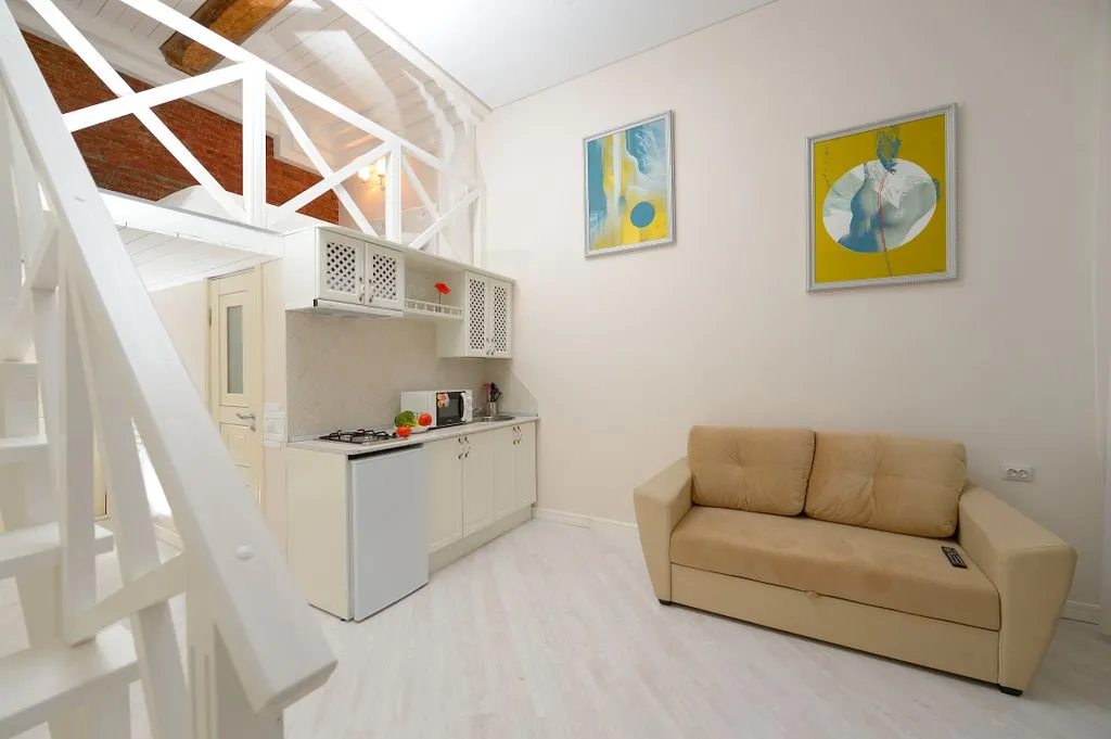 LeoHotels на Суворовском